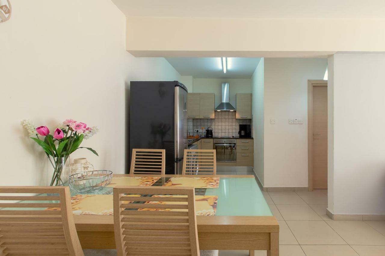 Lovely Bedroom In Shared Apartment Oroklini 외부 사진